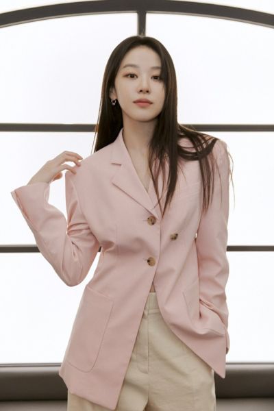 Lee Joo Myung spricht über „Twenty Five, Twenty One“-Gerüchte, was sie an ihrer Figur liebt und mehr