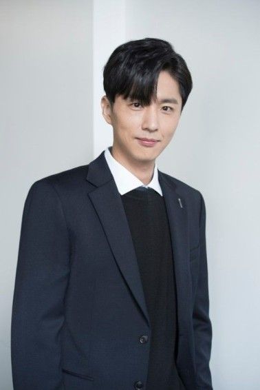 Shin Dong Wook Beziehungsstatus 2022: Ist der Schauspieler verheiratet?