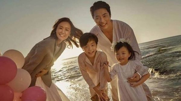 Rain und Kwon Sang Woo stellen ihr glückliches Eheleben und ihre schönen Frauen zur Schau