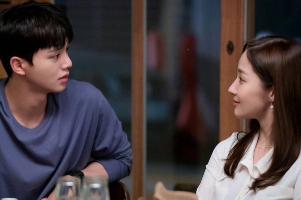 Park Min Young und Song Kang erhalten Lob für ihre einzigartige Liebesgeschichte