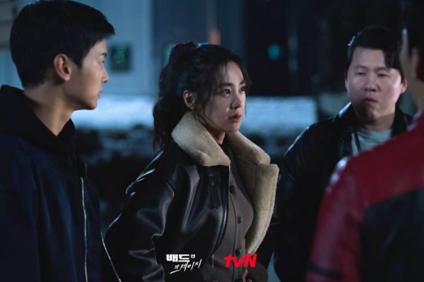 „Bad and Crazy“, Folge 12: Wi Ha Joon trennt sich von Lee Dong Wook, nachdem sie ihre letzte Mission erfüllt haben
